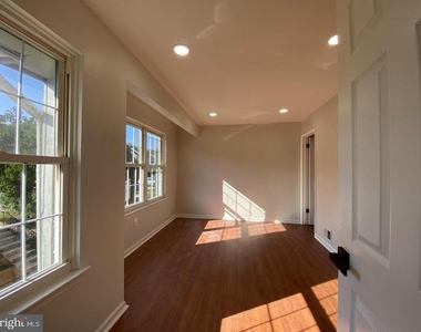 111 Knollwood Court - Photo Thumbnail 27
