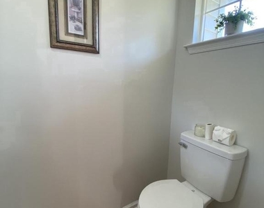 111 Knollwood Court - Photo Thumbnail 17