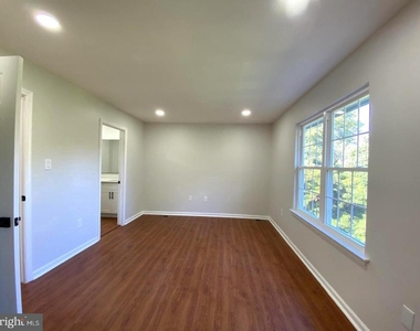111 Knollwood Court - Photo Thumbnail 20