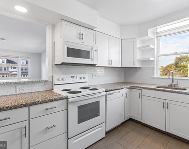 655 Drexel Avenue - Photo Thumbnail 9