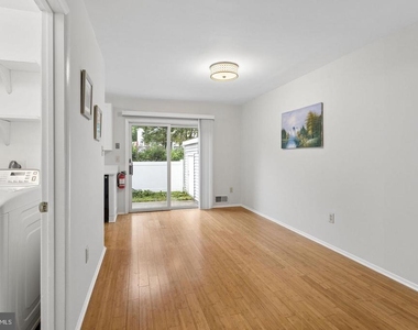 117 William Paterson Court - Photo Thumbnail 7