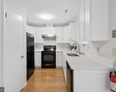 117 William Paterson Court - Photo Thumbnail 10