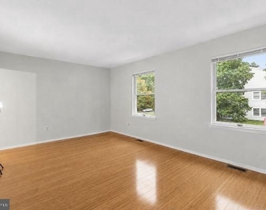 117 William Paterson Court - Photo Thumbnail 15