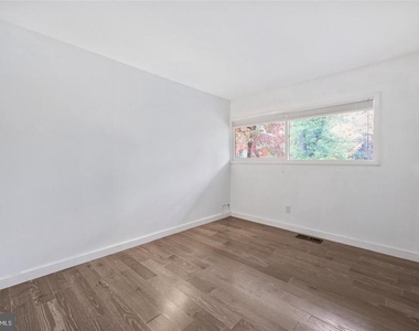 1004 Mercer Rd - Photo Thumbnail 23