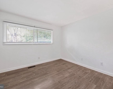 1004 Mercer Rd - Photo Thumbnail 25