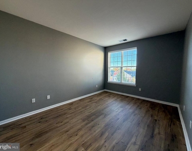 1344 Sierra Drive - Photo Thumbnail 8