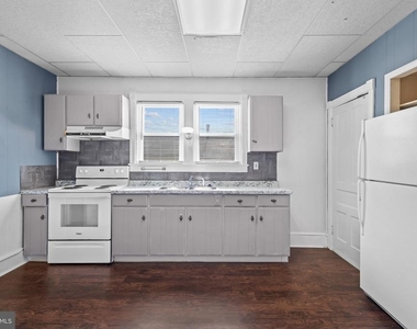 212 Helms Avenue - Photo Thumbnail 7
