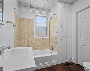 212 Helms Avenue - Photo Thumbnail 11