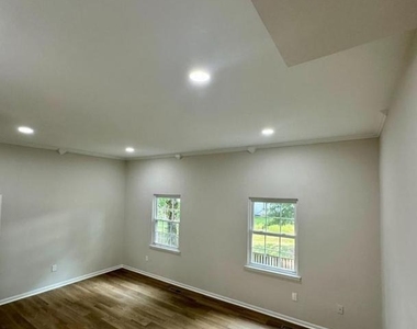 352 Harry S Truman Drive - Photo Thumbnail 7