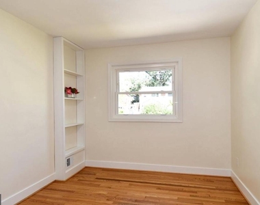 4008 Adams Drive - Photo Thumbnail 8