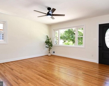 4008 Adams Drive - Photo Thumbnail 2