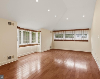 204 Primrose Street - Photo Thumbnail 21