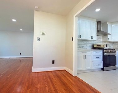 4709 Arbutus Avenue - Photo Thumbnail 12