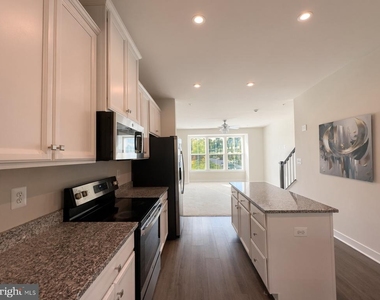 7513 Bharat Way - Photo Thumbnail 8