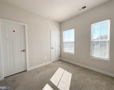 7513 Bharat Way - Photo Thumbnail 14