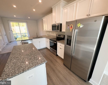 7513 Bharat Way - Photo Thumbnail 5