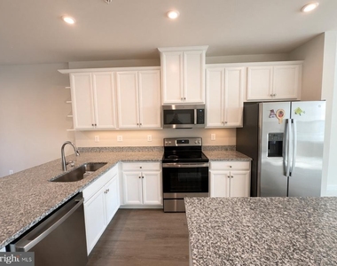 7513 Bharat Way - Photo Thumbnail 4