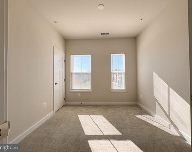 7513 Bharat Way - Photo Thumbnail 29