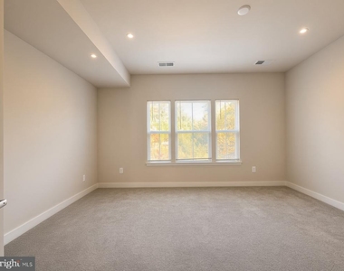 7513 Bharat Way - Photo Thumbnail 16