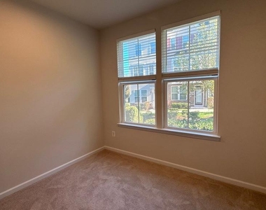 1448 Strahorn Road - Photo Thumbnail 3
