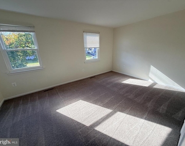 381 Volley Court - Photo Thumbnail 14