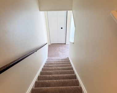 381 Volley Court - Photo Thumbnail 12