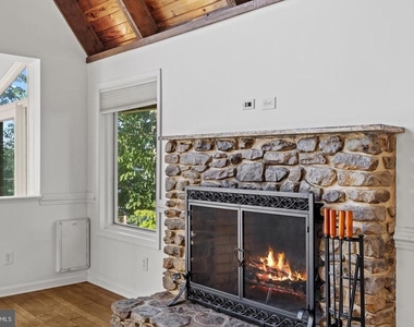 2915 South Court - Photo Thumbnail 13
