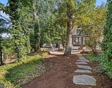 2915 South Court - Photo Thumbnail 1