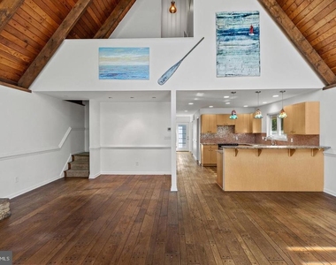 2915 South Court - Photo Thumbnail 9