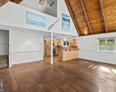 2915 South Court - Photo Thumbnail 12