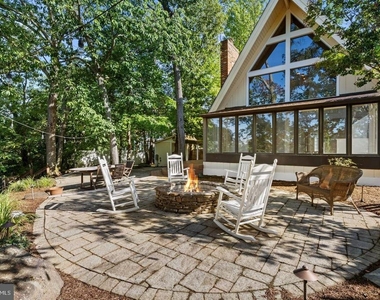2915 South Court - Photo Thumbnail 3