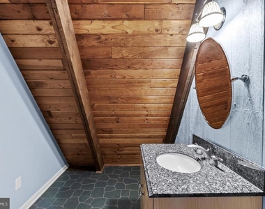 2915 South Court - Photo Thumbnail 20