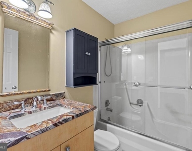 2915 South Court - Photo Thumbnail 15