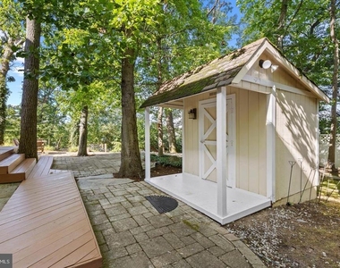 2915 South Court - Photo Thumbnail 21