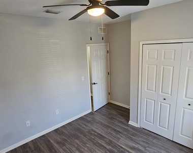 4935 Islamorada Lane - Photo Thumbnail 10