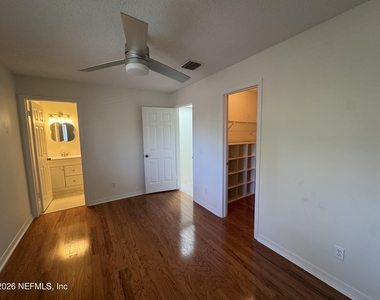 5400 Water Oak Lane - Photo Thumbnail 8