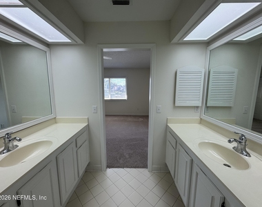 5400 Water Oak Lane - Photo Thumbnail 7