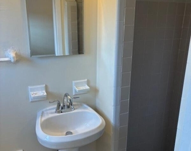 1606 King Street - Photo Thumbnail 8