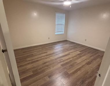2744 Cavender Court - Photo Thumbnail 3
