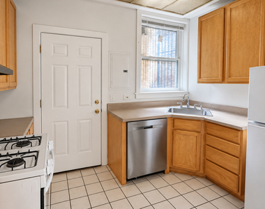 6420 N Newgard Avenue - Photo Thumbnail 3