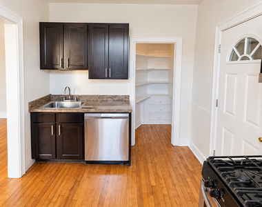 2336 W Addison Street - Photo Thumbnail 4