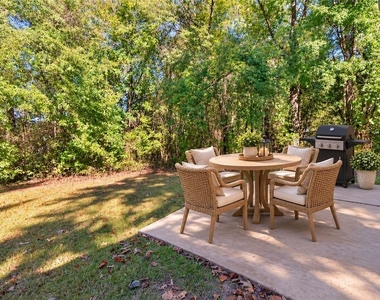 160 Melinda Drive - Photo Thumbnail 24