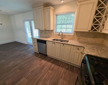 3884 Dollar Circle - Photo Thumbnail 8