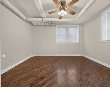 3325 N Lakewood Avenue - Photo Thumbnail 8