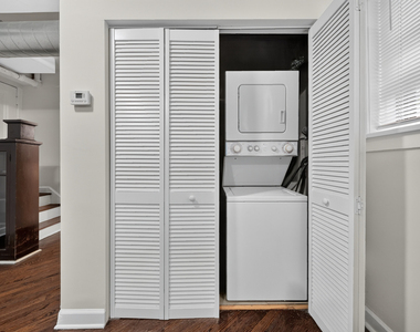 3325 N Lakewood Avenue - Photo Thumbnail 3