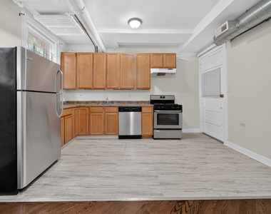 3325 N Lakewood Avenue - Photo Thumbnail 4