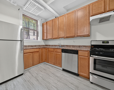 3325 N Lakewood Avenue - Photo Thumbnail 1