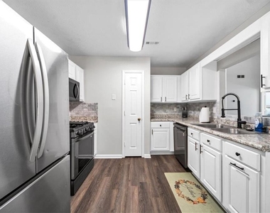 208 Coldsprings Court - Photo Thumbnail 10