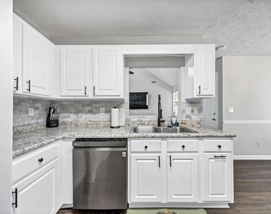 208 Coldsprings Court - Photo Thumbnail 12