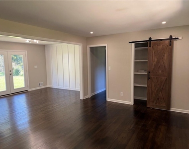 2642 Skyland Drive - Photo Thumbnail 3
